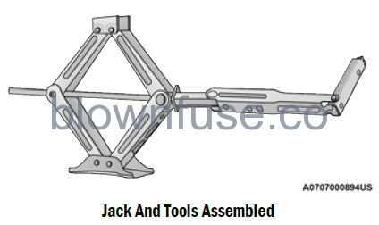 2022-Jeep-Grand-Cherokee-JACKING-AND-TIRE-CHANGING-fig17