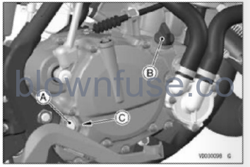 2022-Kawasaki-KX112-Transmission-Oil-Fig-01