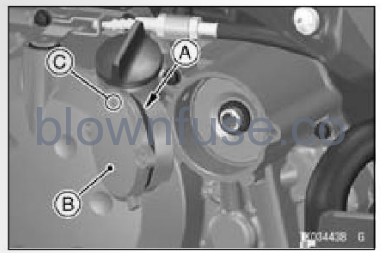 2022-Kawasaki-KLR650-ABS-Engine-Oil-FIG-7