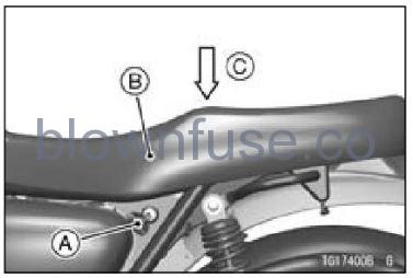 2022-Kawasaki-W800-Seat-FIG-1