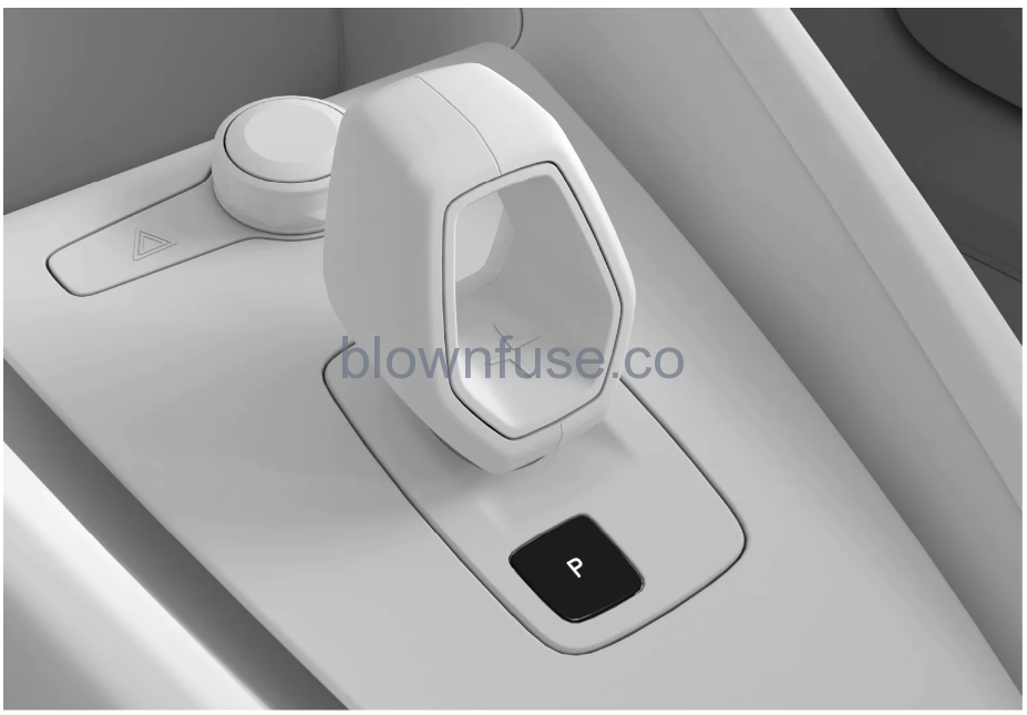 2022---Polestar-2-Front-seat-figer-25