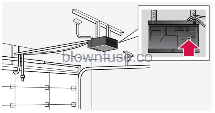 2023 Volvo C40 Recharge HomeLink (2)