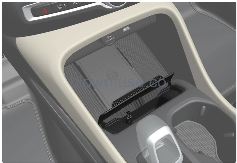 2023 Volvo C40 Recharge Storage and passenger compartment 42023 Volvo C40 Recharge Storage and passenger compartment 4