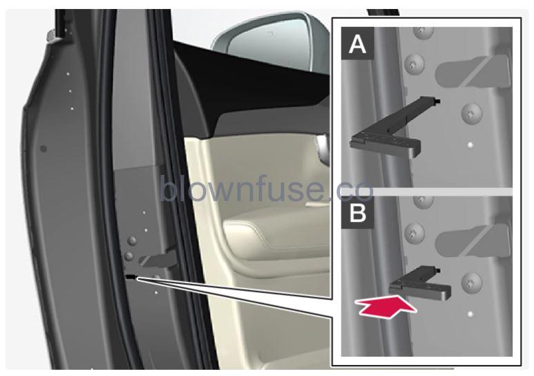 2023-Volvo-S60-Key-fig30