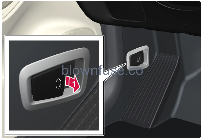 2023-Volvo-S60-Recharge-Plug-in-Hybrid-Engine-compartment-fig- (3)