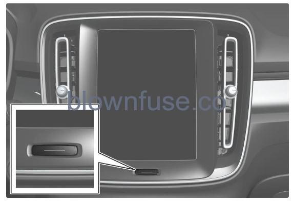 2023 Volvo S60 Recharge Plug-in Hybrid Interior cleaning fig 1