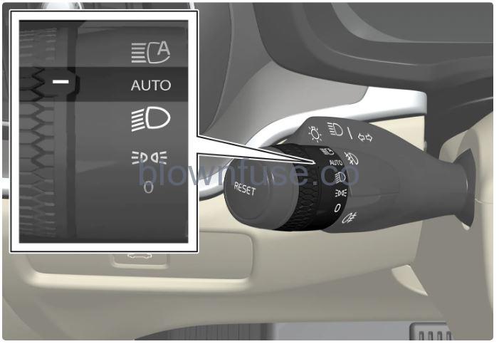 2023-Volvo-S90-S90-Recharge-Plug-in-Hybrid-Lighting-fig24