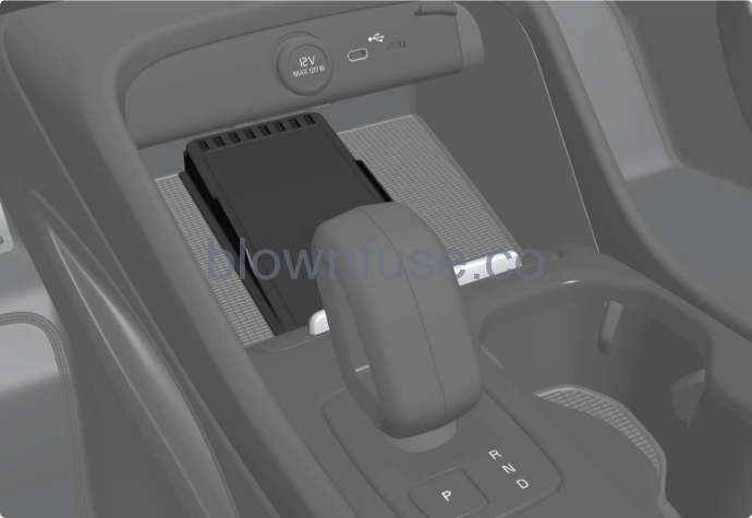 2023-Volvo-XC40-Mild-Hybrid-Phone-figer-9