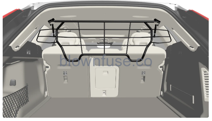 2023-Volvo-XC60-XC60-Recharge-Plug-in-Hybrid-Safety-net,-safety-grille-and-cargo-cover-fig12