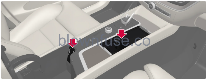 2023-Volvo-XC60-XC60-Recharge-Plug-in-Hybrid-Storage-and-passenger-compartment-fig2