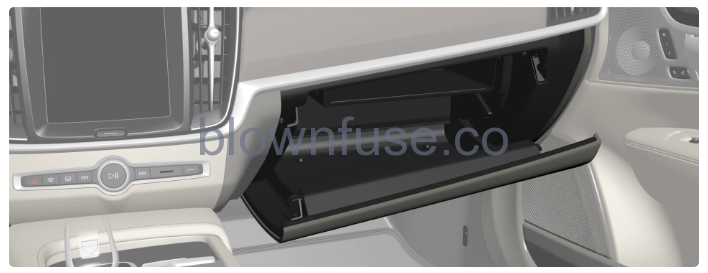 2023-Volvo-XC60-XC60-Recharge-Plug-in-Hybrid-Storage-and-passenger-compartment-fig7