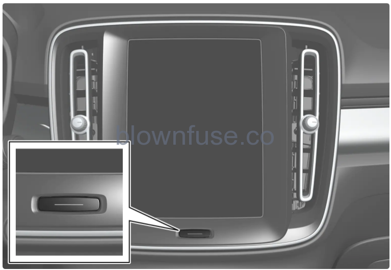 2023-Volvo-XC90-Interior-cleaning-1