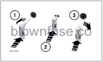 2023-Land-Rover-DISCOVERY-EXITING-THE-VEHICLE-fig-3