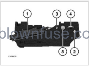 2023-Land-Rover-Defender-WHEEL-CHANGING-fig-2