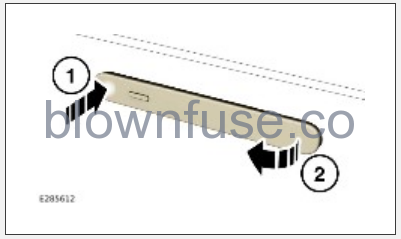 2023-Land-Rover-NEW-RANGE-ROVER-ENTERING-THE-VEHICLE-fig-3