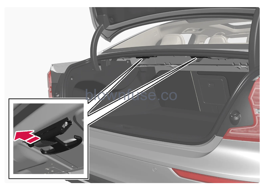 2023-Volvo-S60-Recharge-Plug-in-Hybrid-Loading,-storage-and-passenger-compartment-3