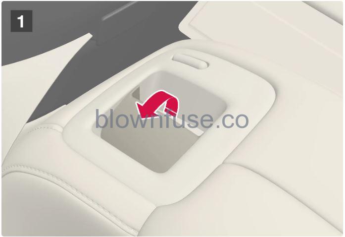 2023 Volvo V90 Rear seat (4)