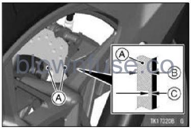 2022-Kawasaki-NINJA-400-MAINTENANCE-AND-ADJUSTMENT-fig (35)