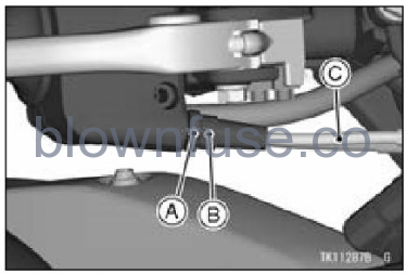 2022-Kawasaki-NINJA-650-ABS-MAINTENANCE-AND-ADJUSTMENT-Fig- (21)