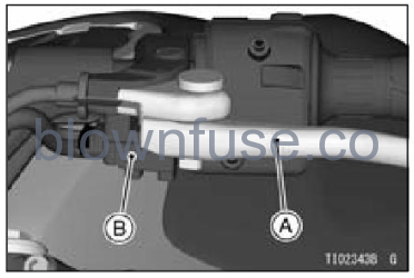 2022-Kawasaki-NINJA-650-ABS-Starting-the-Engine-Fig-03