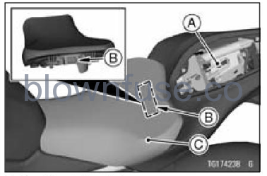 2022-Kawasaki-Z900-SE-general-information-fig- (113)