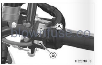 2022-Kawasaki-Z900-SE-maintainance-adjustment-fig (2)