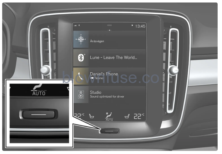 2023 Volvo XC40 Recharge Plug-in Hybrid Centre display fig 19