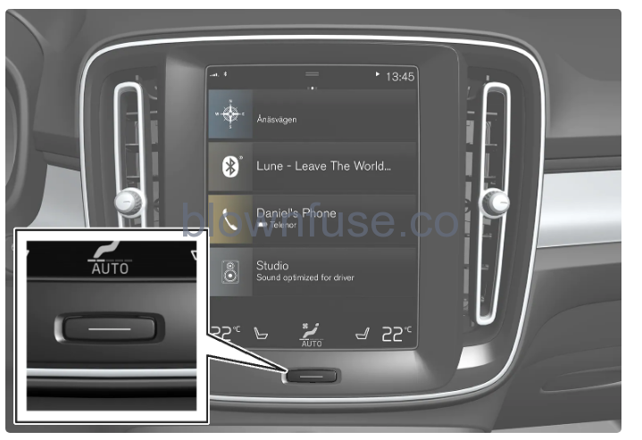 2023 Volvo XC40 Recharge Plug-in Hybrid Centre display fig 2