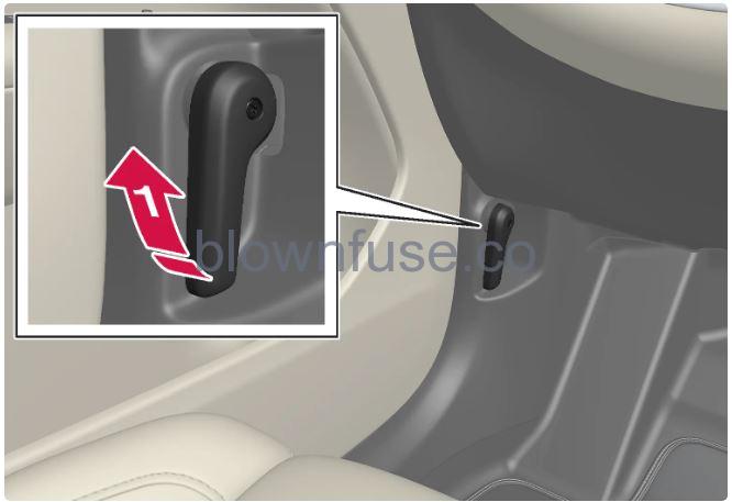 2023-Volvo-XC40 -Recharge-Plug-in-Hybrid-Engine-compartment-fig-2