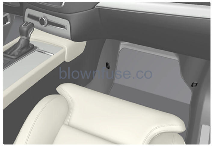 2023 Volvo XC40 Recharge Plug-in Hybrid Mounting points for child seats fig 1