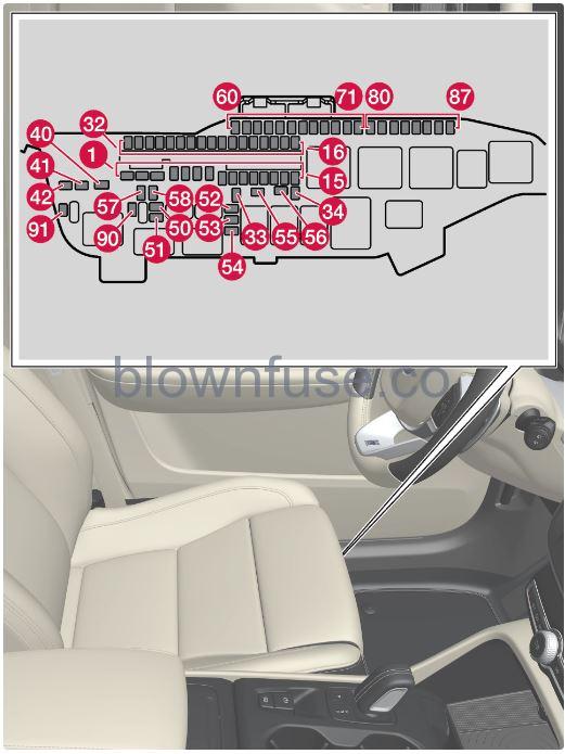 2023-Volvo-XC40-Recharge-Plug-in-Hybrid-Storage-and-passenger-compartment-fig-11