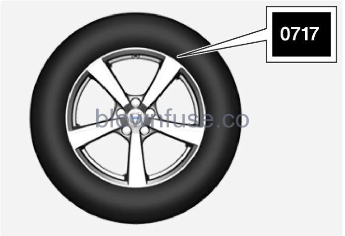 2023-Volvo-XC40-Recharge-Plug-in-Hybrid-Wheels-and-tires-FIG-1