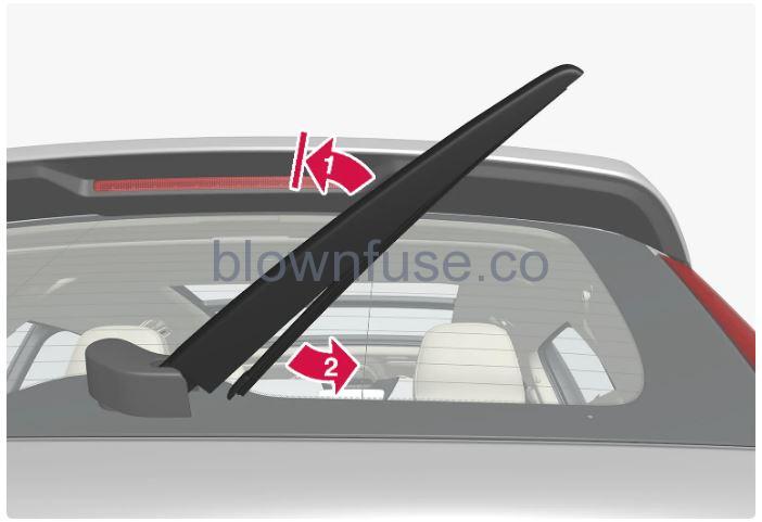 2023-Volvo-XC40-Recharge-Plug-in-Hybrid-Wiper-blades-and-washer-fluid-fig-5