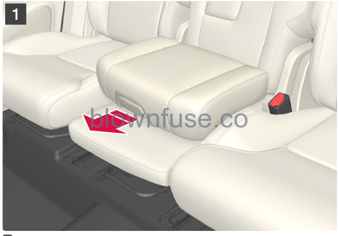 2023-Volvo-XC90-Recharge-Plug-in-Hybrid-Integrated-child-seat-fig-4