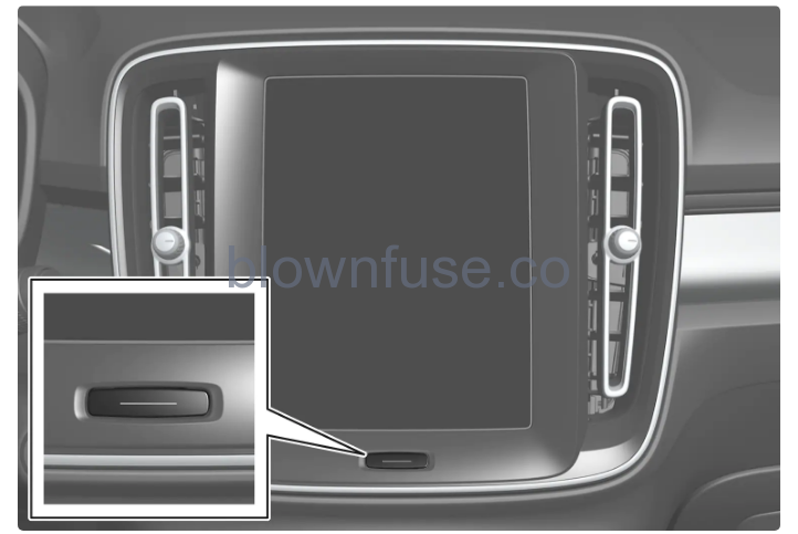 2023 Volvo XC90 Recharge Plug-in Hybrid Interior cleaning fig 1