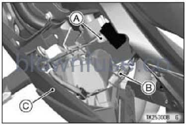 2022-Kawasaki-VERSYS-1000-SE-LT+-fig-49