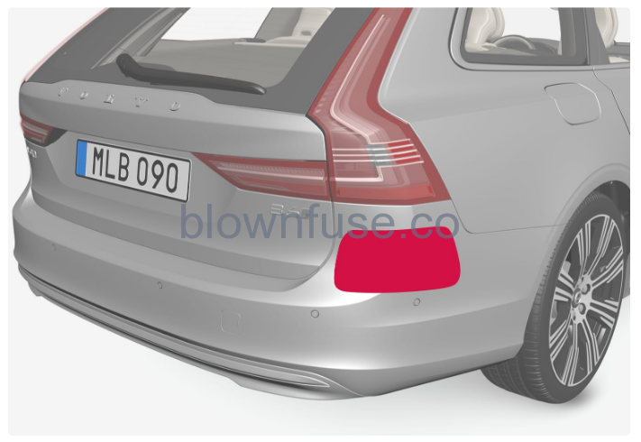 2022-Volvo-XC40-Blind-Spot-Information-fig-4