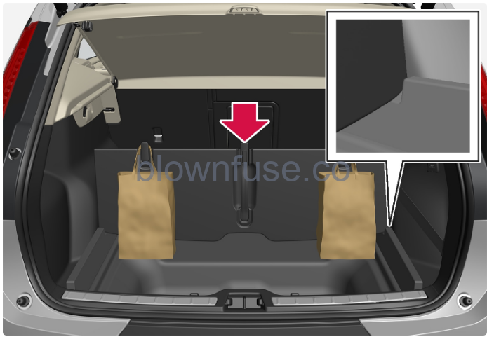 2022-Volvo-XC40-Cargo-area-fig-2