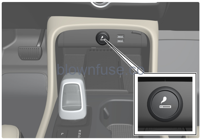 2022-Volvo-XC40-Storage-and-passenger-compartment-fig-5