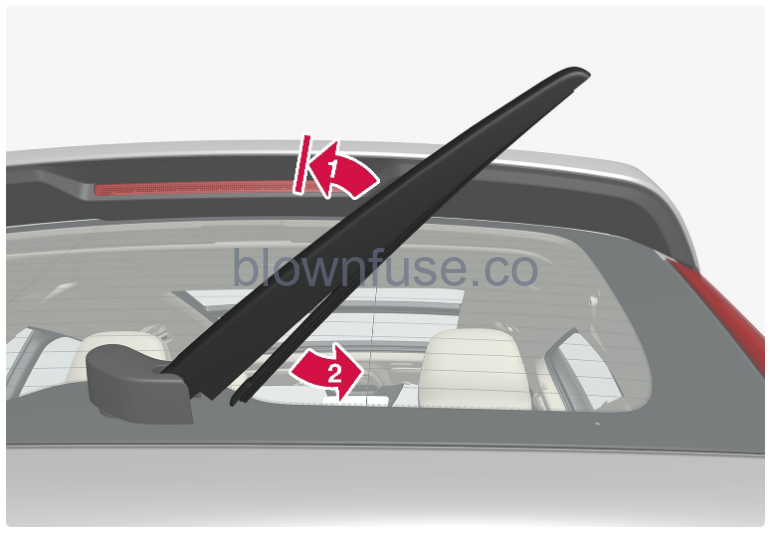 2022-Volvo-XC40-Wiper-blades-and-washer-fluid-fig-5