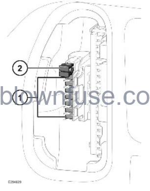 2022-Land-Rover-New-Range-Rover-Fuses-fig-3