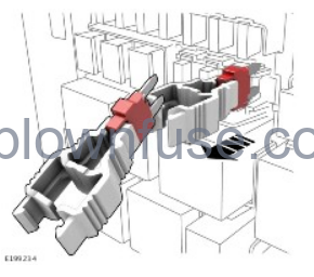 2022-Land-Rover-New-Range-Rover-Fuses-fig-4